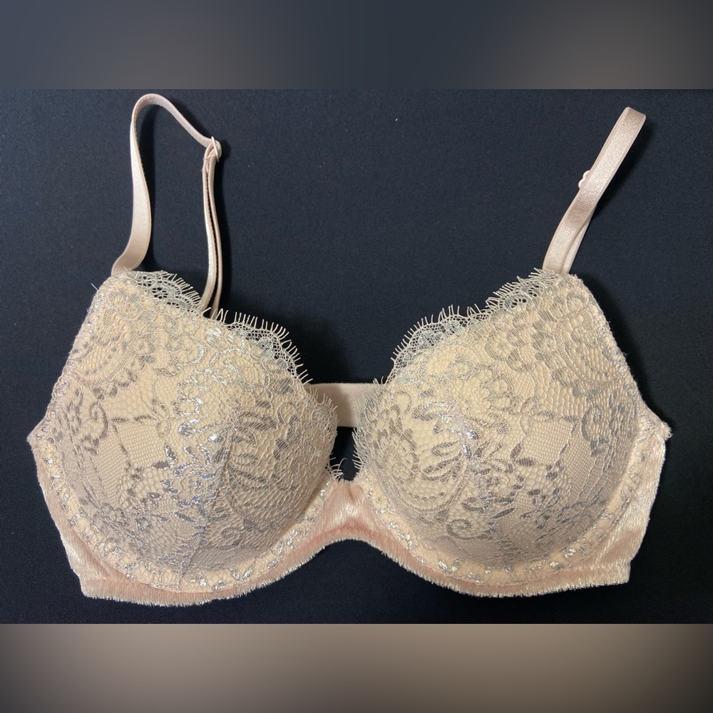 Victoria’s Secret Velvet Lace Baby Pink Very Sexy Bra 32C NEW